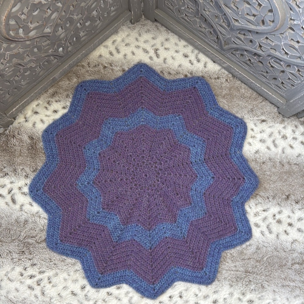 Handcrafted knit star shaped mat blue purple statement piece home decor accent - Picture 9 of 9